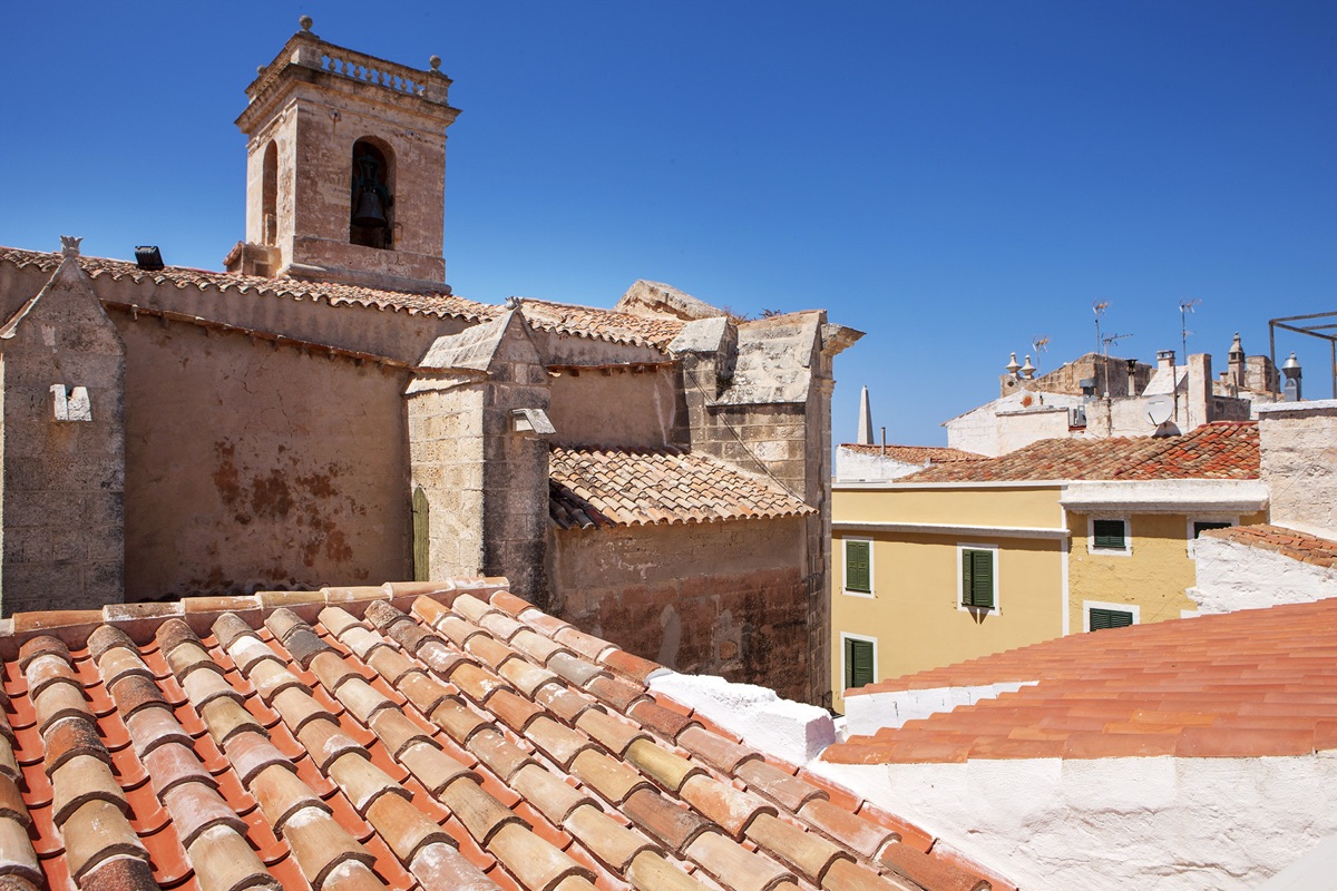Ciutadella Menorca, Spain: Evelyne Mandel House - View Of The Church And Rooftops Of Ciutadella From The Roof Terrace
