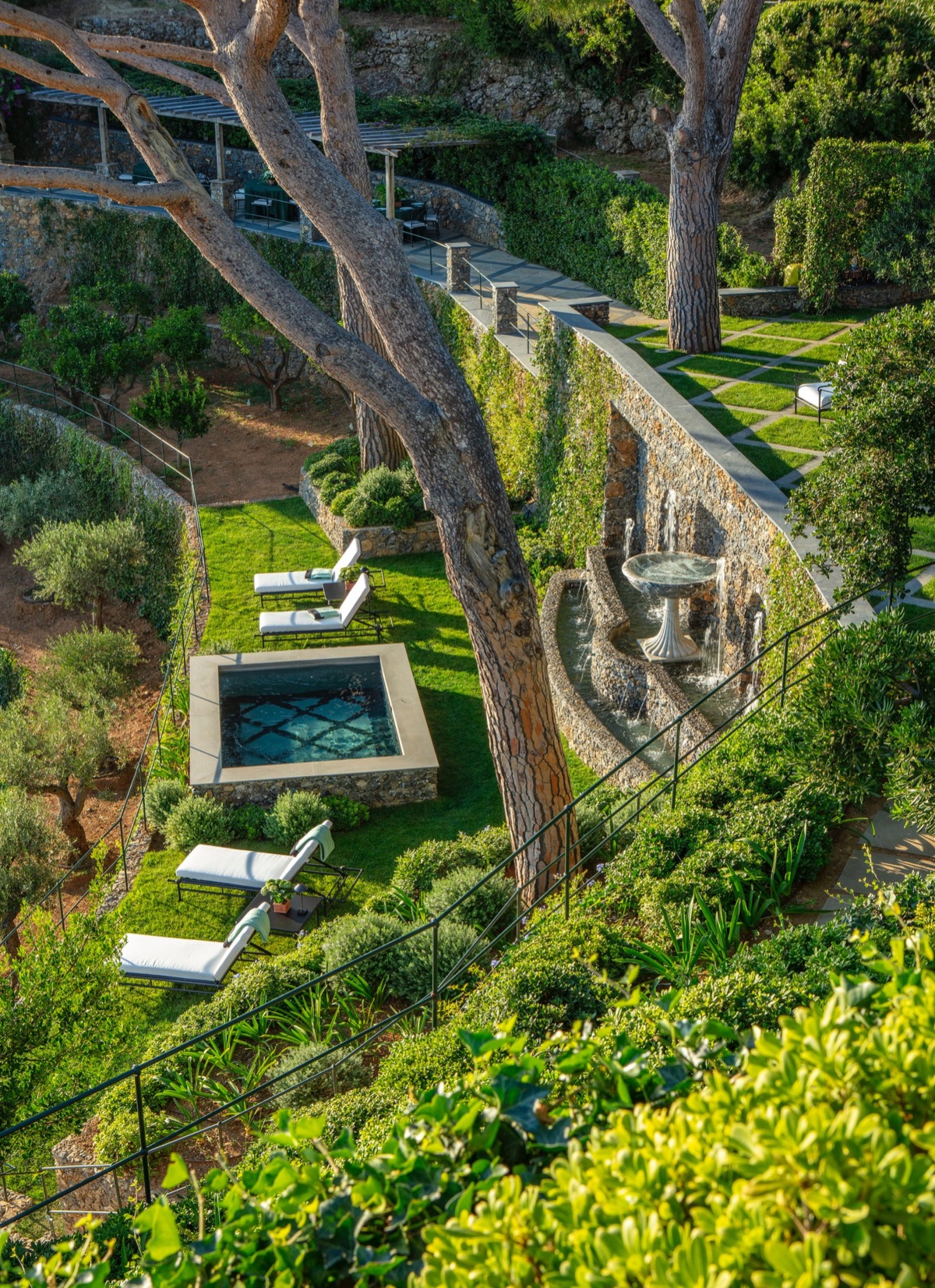 Mediterranean gardens and interiors – photograph 10 of 25 by Clive Nichols