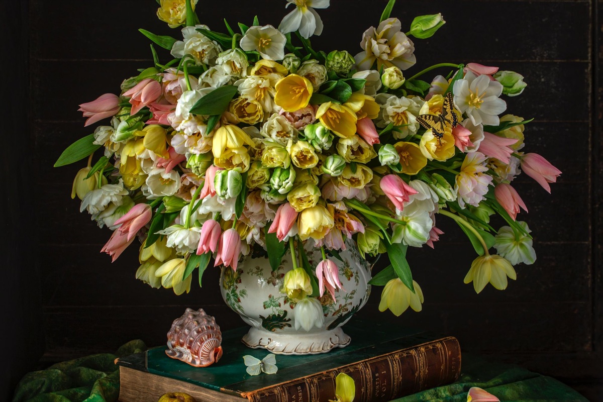 Lincolnshire flower farmers Smith & Munson are pioneers when it comes to growing premium tulips and lilies for cutting.